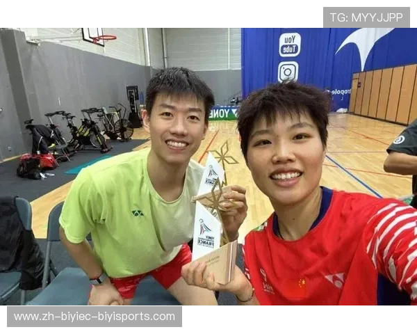 亚锦赛混双冯彦哲黄东萍半决赛折戟神情懊恼告别决赛